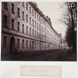Grand bâtiment construit en 1786.