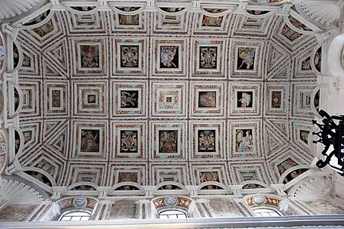 Plafond au dessus de l'escalier monumental.