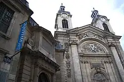 Clocher et haut de la façade de la chapelle.