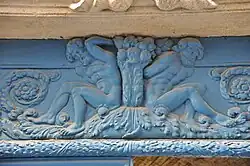 Portail : décor de captifs