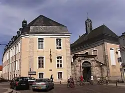 L’Hôtel-Dieu de la ville.