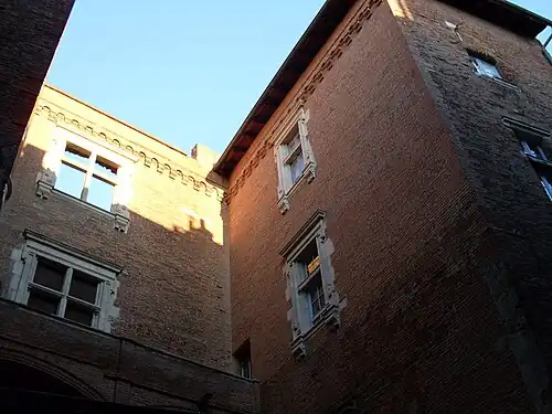 no&nbsp;1 : les façades ouest et sud.