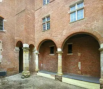 Hôtel de Boysson-Cheverry : galerie à arcades.