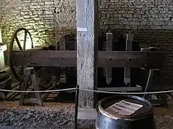 Pressoir à pression horizontale (XIXe&nbsp;siècle).