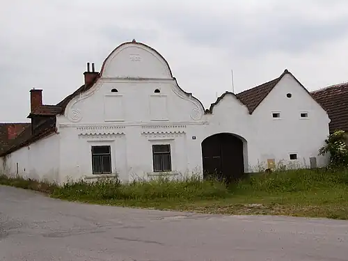 Architecture locale inspirée du baroque, construite en 1866.