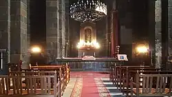 Intérieur de Sainte-Hripsimé.