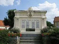 Le monument aux morts.