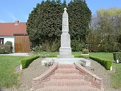 Le monument aux morts.