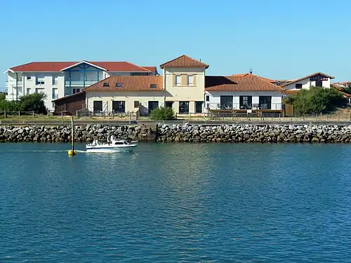 Ancienne hydrothérapie de Mimizan le long du Courant