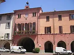 Le palazzo Comunale.