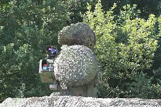 Appareil de conduite de tir 75/10 Oerlikon Skyguard d'une unité de feu de canons DCA 35&nbsp;mm (2015).