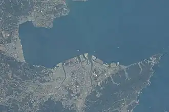 Vue satellite de la péninsule de Saganoseki (en bas à droite).