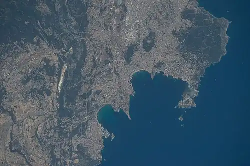 Image satellite d'une partie du littoral varois à l'ouest de Toulon avec la baie de Bandol en bas.