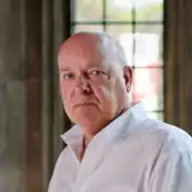 Description de l'image Ian Hamilton, Author image 2012.jpg.