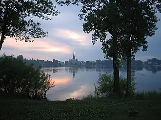 Vue sur l'église Saint-Athanase et le secteur Iberville