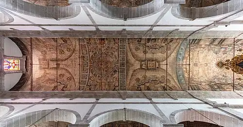 Le plafond.