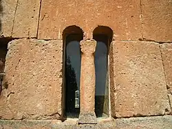 Une bifora wisigothique, Église de San Pedro de la Nave (Espagne)