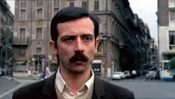 Description de l'image Il caso Moro (1986) - Mattia Sbragia.png.