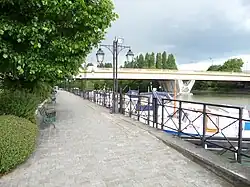 Le pont vu du port de Nogent.
