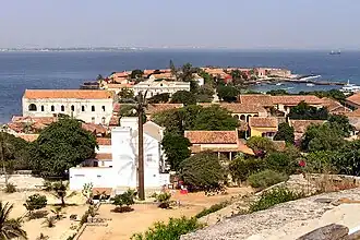 Vue générale du village de Gorée depuis le Castel.