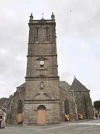 L'église, devenue basilique, Notre-Dame-du-Roncier de Josselin.
