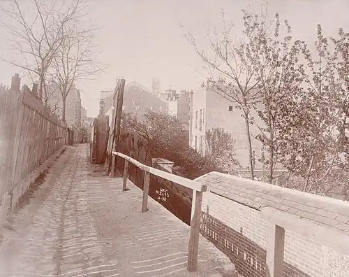 Vue de la rue au niveau du no&nbsp;3 (Union Photographique Française, 1898).