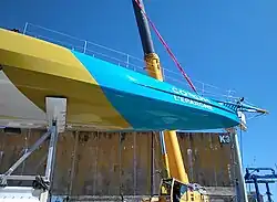 Vue depuis l'arrière de l'avant du bateau, en contre-plongée.
