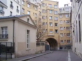 Vue vers l'entrée de l'impasse.