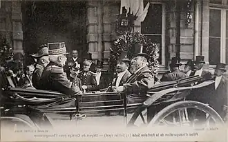 En compagnie du sénateur et ministre des Affaires Etrangères Léon Bourgeois pour inaugurer la fontaine Subé.