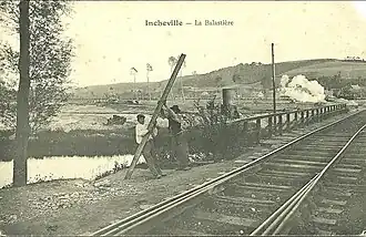 La voie ferrée et la ballastière.