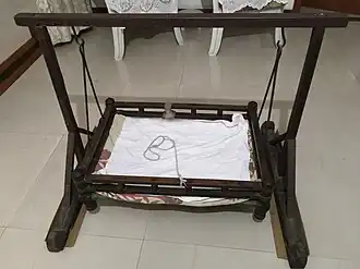 Un berceau en bois d'Inde