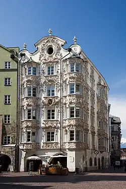 Maison médiévale gothique redécorée dans le style rococo au XVIIIe&nbsp;siècle, à Innsbruck, Autriche.