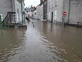 Photographie des inondations dans le centre-ville de Meung-sur-Loire le 1er Juin 2016.