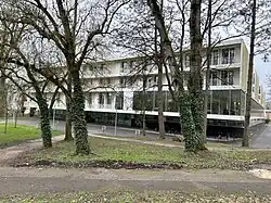 L'institut de Mathématique, au bord de l'Yvette.