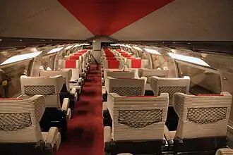 Intérieur d'une rame de 1re&nbsp;génération : la salle haute, en 1re&nbsp;classe.