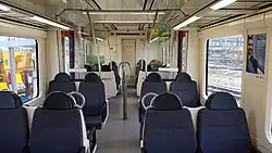 Intérieur de la voiture Mème2, avec le module du WC au fond, à gauche