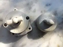 Interrupteurs en porcelaine.