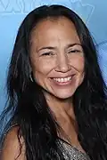 Irene Bedard interprète Ray Brentner