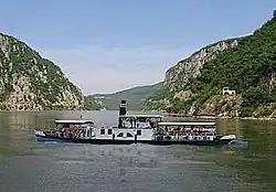 Photo d'un bateau-mouche à vapeur.