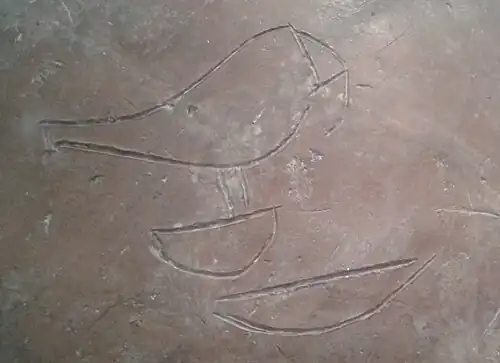 Signes r-Ḥr inscrits sur un récipient provenant de la tombe d'Iry-Hor - Ashmolean Museum, Oxford (Période prédynastique).