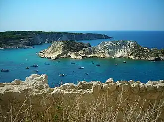 Cretaccio (au centre) vue depuis l'île San Nicola.