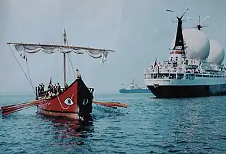 L'Ivlia et le navire de recherche Kosmonavt Vladimir Komarov.