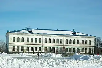 Ancien gymnasium féminin classé.