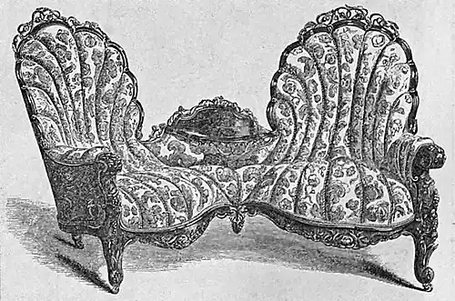 Confident ou tête-à-tête sculpté en noyer noir et recouvert de damas cramoisi et or par J. & W. Hilton