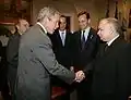 Le président américain George Bush et le Premier ministre polonais Jarosław Kaczyński lors d'une conversation à la Maison Blanche, 2006