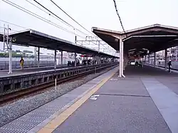 Quais et voies de service.