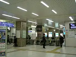 Portillon d’accès aux quais.