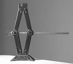 Cric à vis, en losange.