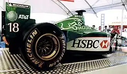 Photo de l'arrière d'une monoplace verte