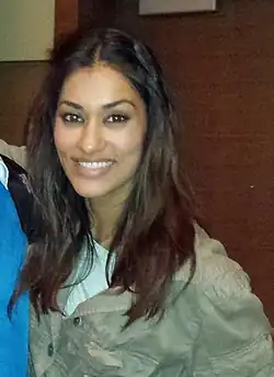 Janina Gavankar, interprète de l'agente Kiran Estevez.